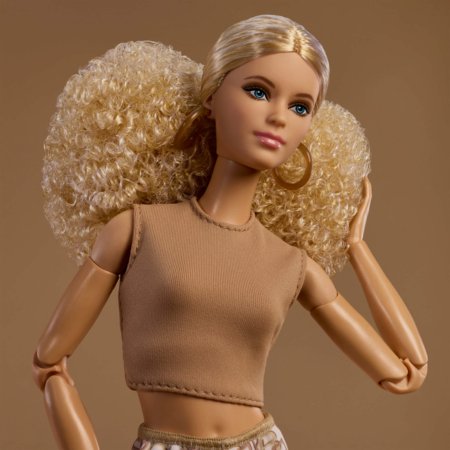 BARBIE Basics No07 heledate juustega nukk, JJX26 
