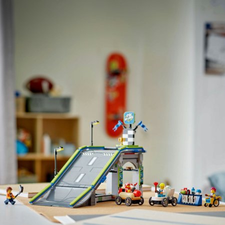 60460 LEGO® City Great Vehicles Piiranguid pole: võidusõiduauto kaldteerada 