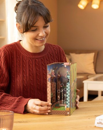 REVELL mudel Quidditch'i väli - Harry Potter: Tiny Adventures Käsitsi valmistatud miniatuursed maailmad kokkupanemiseks, 00532 