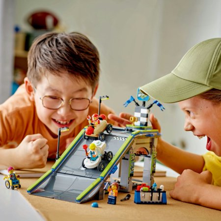 60460 LEGO® City Great Vehicles Piiranguid pole: võidusõiduauto kaldteerada 