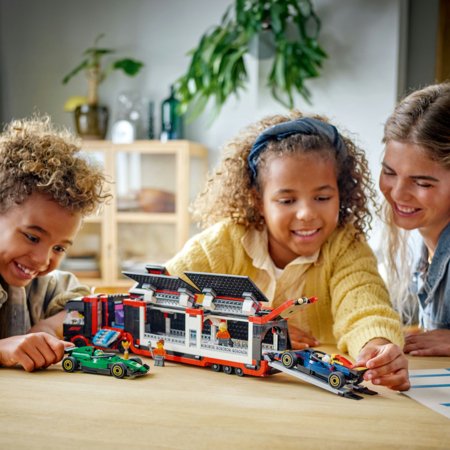60445 LEGO® City Project Alicia 2025 F1® veok RB20 ja AMR24 F1® autodega 