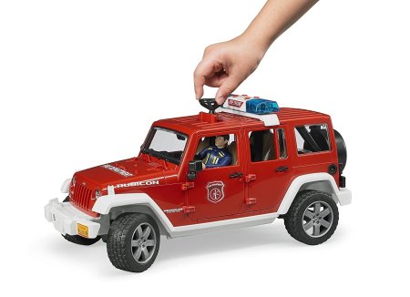 BRUDER 1:16 Jeep Wrangler tuletõrjeauto koos tuletõrjujaga, 02528 