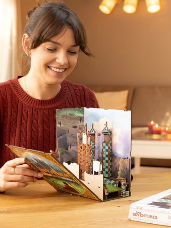 REVELL mudel Quidditch'i väli - Harry Potter: Tiny Adventures Käsitsi valmistatud miniatuursed maailmad kokkupanemiseks, 00532 