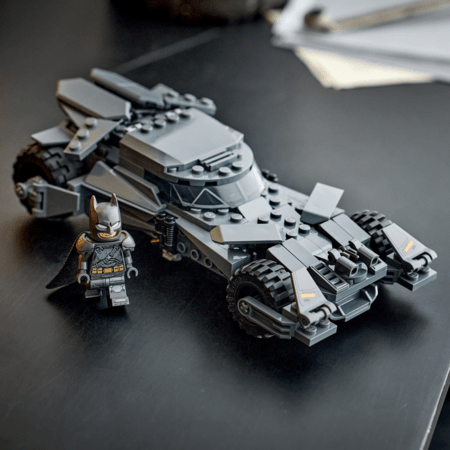76331 BATMAN V SUPERMAN™ BATMOBILE™ 