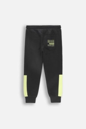 COCCODRILLO joggers WORLD OF PIXEL BOY KIDS, mustad, ZC4120103WBK-021-122, 122 cm 