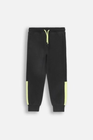 COCCODRILLO joggers WORLD OF PIXEL BOY KIDS, mustad, ZC4120103WBK-021-122, 122 cm 