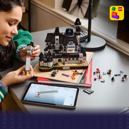 76788 LEGO® Wednesday Nevermore Academy 