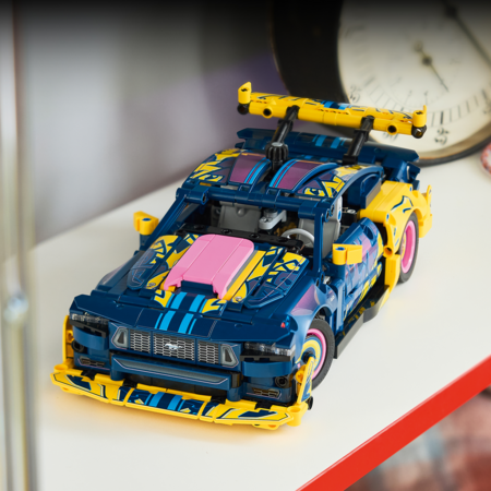 42236 LEGO® Technic Kohandatud garaaž Ford Mustang GT autole 