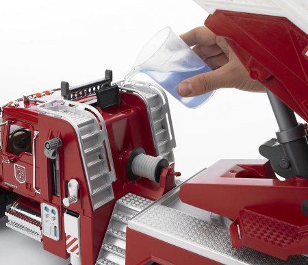 BRUDER 1:16 MACK Granite Fire engine with ladder and waterpump, 02821 02821