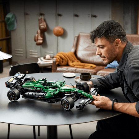42240 LEGO® Technic Aston Martin Aramco AMR25 F1® auto 