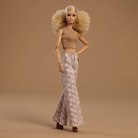 BARBIE Basics No07 heledate juustega nukk, JJX26 